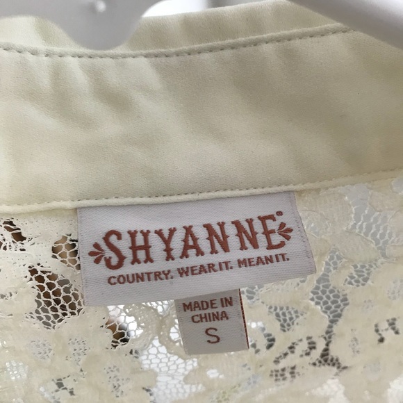 Beautiful cream blouse New with no tag - Picture 3 of 5